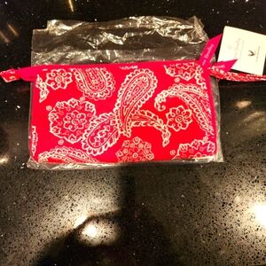 NWT Vera Bradley RFID front zip Red and white bandana wristlet